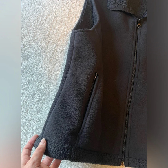 Lands End vest, black, women’s size medium (10-12). Lined, warm, cozy - Picture 4 of 11